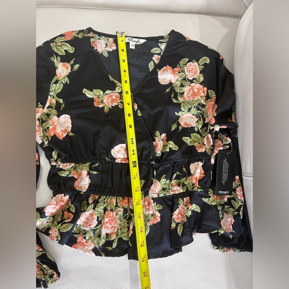 💥PRICE ⬇️ HINT OF BLUSH • Women’s Black Floral Top • sz Med • - Picture 9 of 10